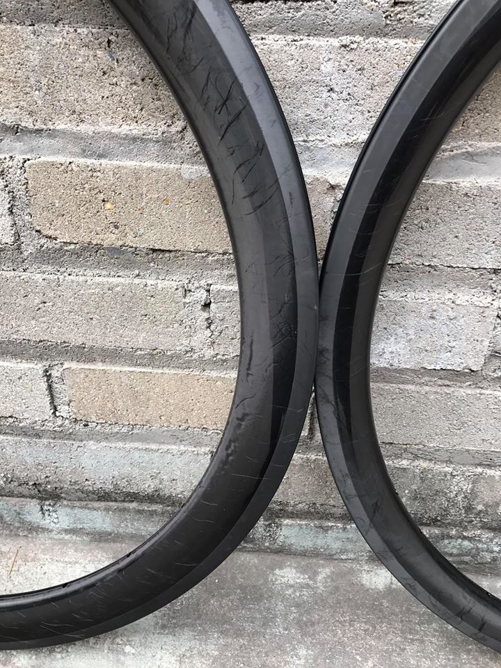 bánh carbon không nan vân đá