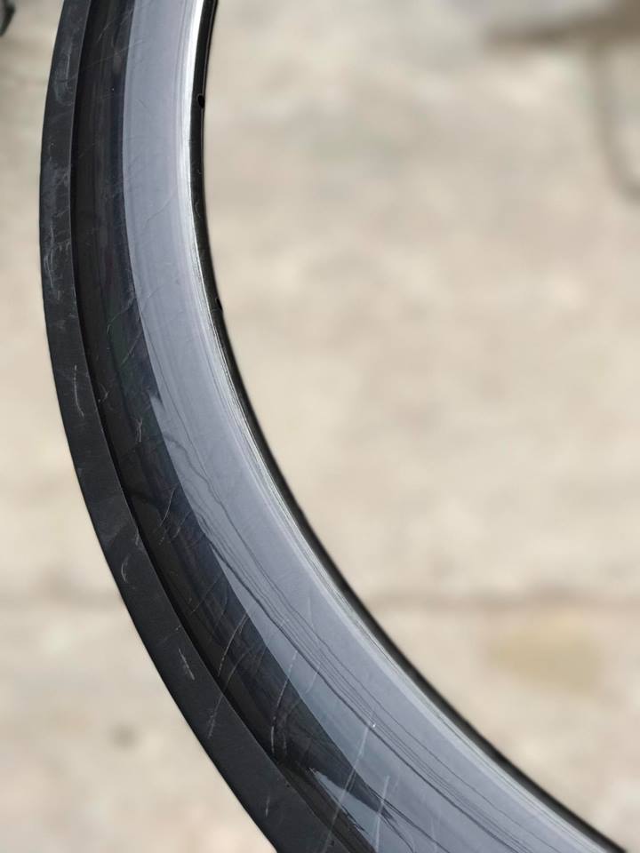 bánh carbon không nan vân đá